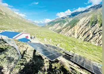 विद्युत् नपुगेका गाउँमा सोलार बत्ती