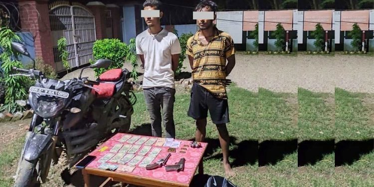 सर्लाहीबाट पेस्तोलसहित २ जना पक्राउ