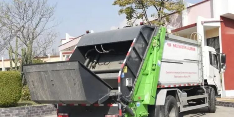 लहान नगरपालिकाले फोहोर सङ्कलन गर्न भित्रयायो ‘गारवेज ट्रक’