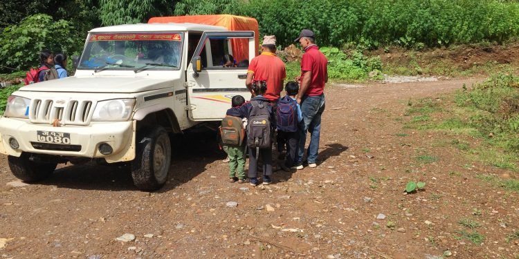 सामुदायिक विद्यालयका विद्यार्थी लिन घरघरमै गाडी