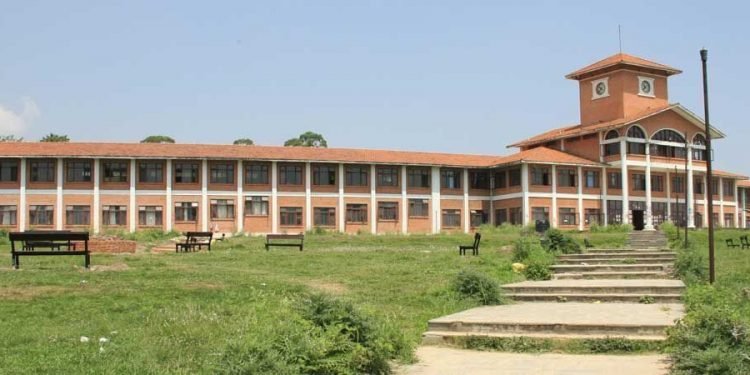 त्रिविले स्नातक तहको प्रश्नपत्र अङ्ग्रेजी र नेपाली दुवैमा सोध्ने तयारी