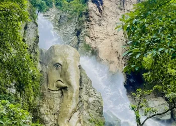 आन्तरिक पर्यटनको गन्तव्यस्थल ‘ऐनापहरा’