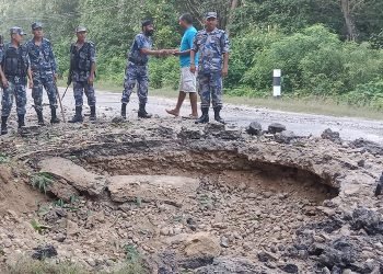 पूर्व–पश्चिम राजमार्गमा बम पड्कियो