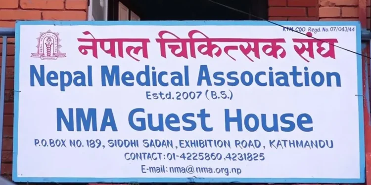 चिकित्सकमाथि कुटपिट गर्नेलाई कारबाही गर्न माग