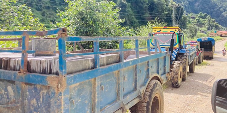 नेपालका मुख्य सहरमा निर्यात हुन्छ ताराखोलाको ढुङ्गा