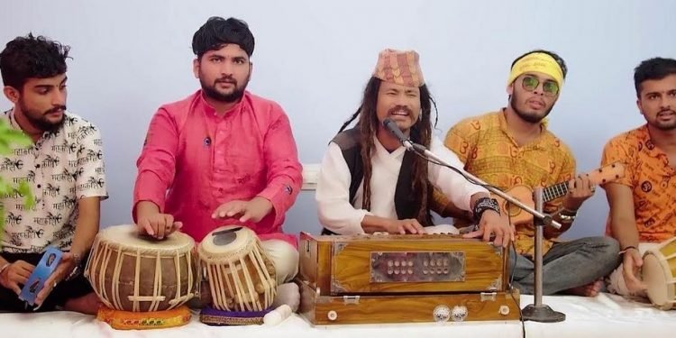 कवाली शैलीको जमाना छ, मोबाइलको सार्वजनिक