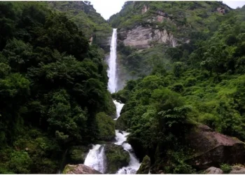आहा ! मनै लोभ्याउने फुङफुङ्गे झरना