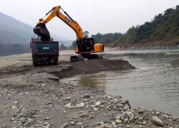 कालीगण्डकीमा अवैधरुपमा नदीजन्य पदार्थ उत्खनन