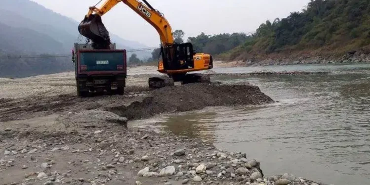 कालीगण्डकीमा अवैधरुपमा नदीजन्य पदार्थ उत्खनन