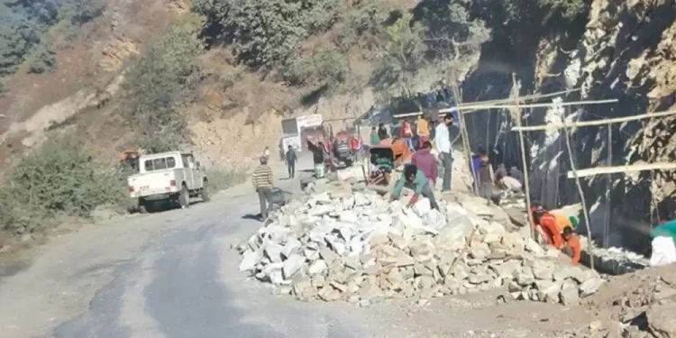 मालढुङ्गा–बेनी सडकः सम्झौता अवधि सकिँदा ४० प्रतिशतमात्रै काम