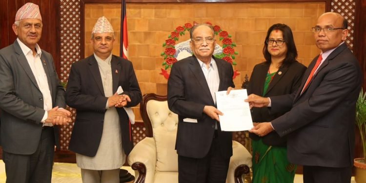 सहकारी क्षेत्र सुधार सुझाव कार्यदलले प्रधानमन्त्रीलाई प्रतिवेदन बुझायो