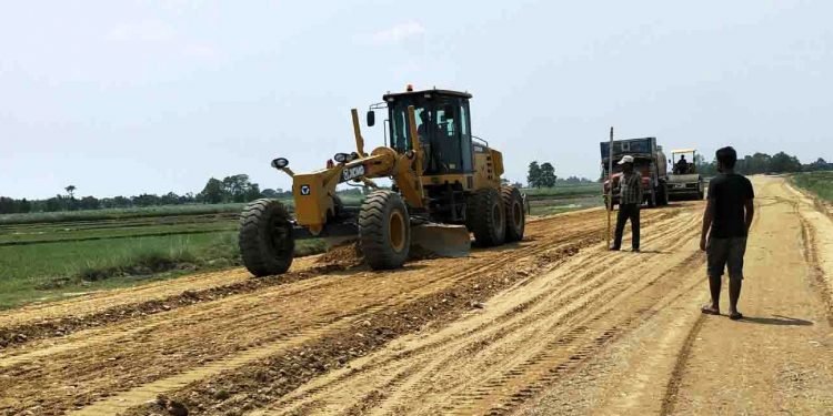 निर्माणाधीन हुलाकी सडक खण्डको निर्माण कार्य अलपत्र