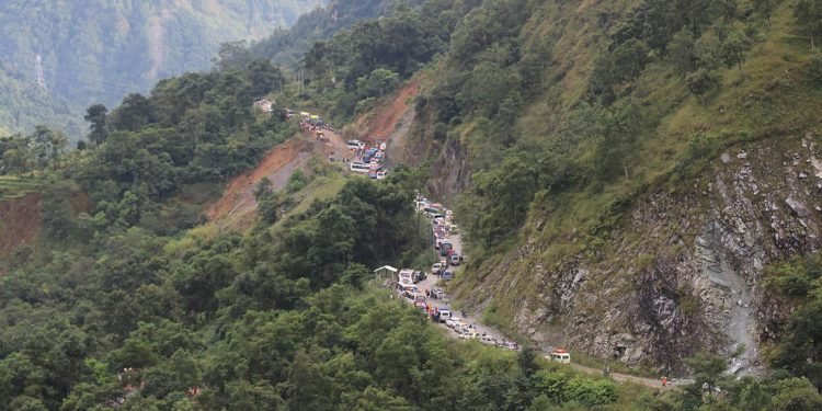 म्याग्दीको महभिर गाउँ पहिरोको जोखिममा