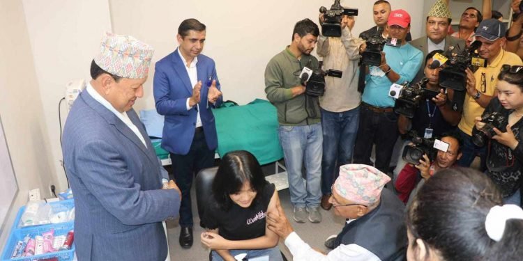 स्वास्थ्य मन्त्री बस्नेतद्वारा पाठेघरको मुखको क्यान्सर विरुद्धको एच.पी.भी. खोपको डेमोस्ट्रेसन शुभारम्भ