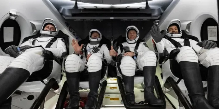 नासाको स्पेस एक्स क्रु सिक्स पृथ्वीमा फर्कियो