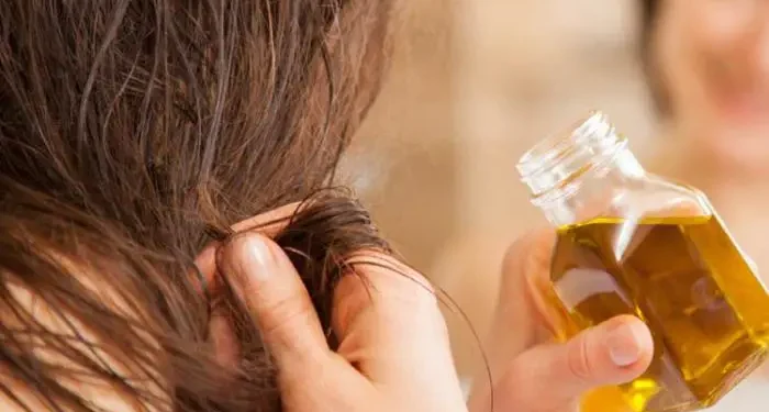 नुहाउनुअघि कपालमा तेल किन लगाउने ?