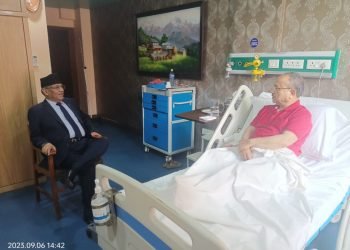 उपप्रधानमन्त्री खड्काको स्वास्थ्यमा सुधार, प्रधानमन्त्री अस्पतालमा