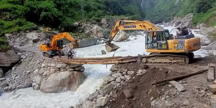 ठेकेदार कम्पनीले पुल नबनाएपछि….