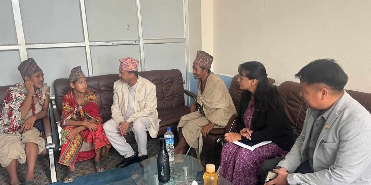 राउटेलाई दशैँ खर्च प्रदान