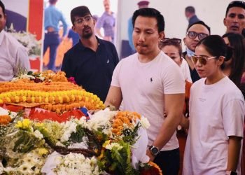 श्रध्दाञ्जलि अर्पण गर्दै नेम्वाङका जेठो छोरा