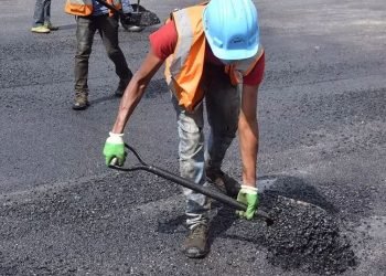 पश्चिम दाङको माथिल्लो सडक स्तरोन्नति हुँदै