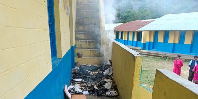 अज्ञात समूहद्वारा विद्यालयमा आगजनी