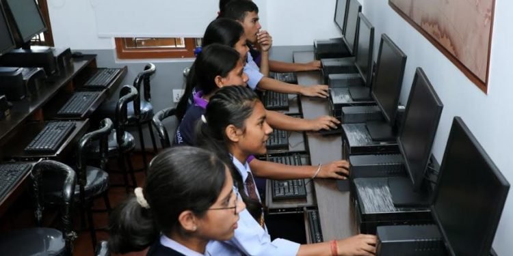 डेल्टिन नेपालद्वारा कम्प्युटर ल्याब हस्तान्तरण