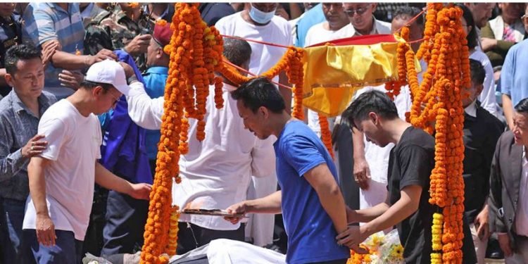 मिङ्सो र सुहाङको नियति, कुशे औंसीको दिन बुबालाई दागबत्ती