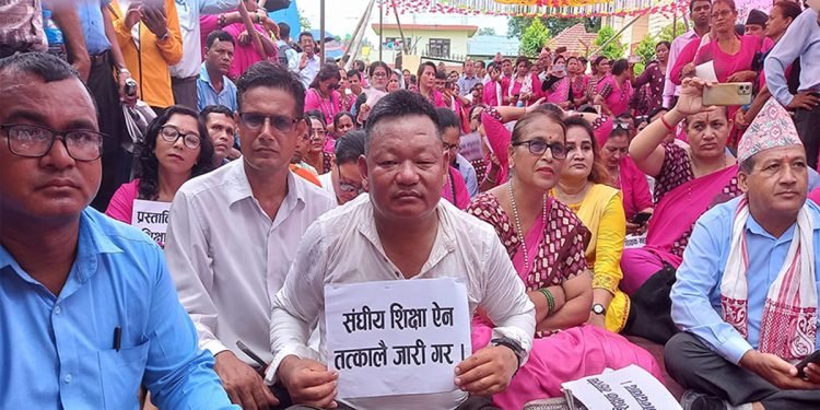 शिक्षकहरूले आजदेखि काठमाडौंमा सडक आन्दोलन गर्दै