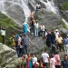 तीनधारे झरनाको प्राकृतिक सुन्दरतामा रम्दै पर्यटक