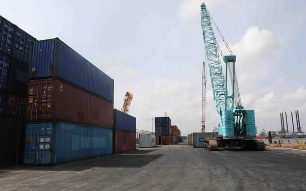 पाकिस्तानद्वारा कराँची बन्दरगाहमा ८ हजार बढी अफगानी सामान कन्टेनरमा रोक