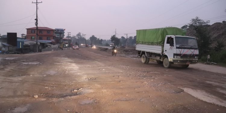 चिनियाँ कम्पनिको लापरवाहीः नारायणगढ–बुटवल सडकखण्डको कन्तबिजोग (तस्विरमा)