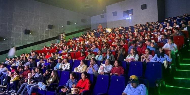 दसैँमा प्रदर्शन भएका चलचित्रलाई दर्शकको साथ