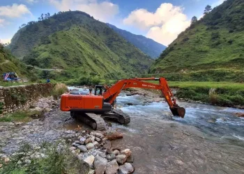 बागलुङमा चार महिनादेखि अवरुद्ध सडक खुल्दा स्थानीय खुसी