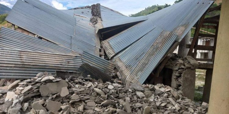 बझाङ भूकम्पः दर्जनौँ घर भत्किए