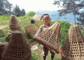 डोका बिक्रीबाट मासिक ३५ हजारसम्म आम्दानी गर्दै चन्द्रबहादुर