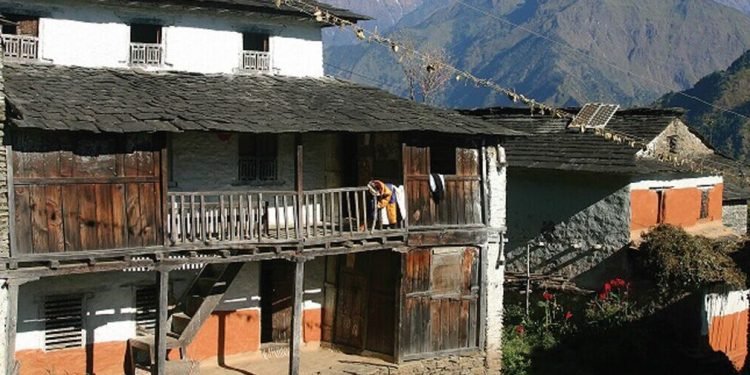 आधुनिक घरले गाउँको मौलिकता ओझेलमा