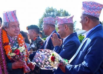 माला र टोपीमा सजिए गुटेरेस
