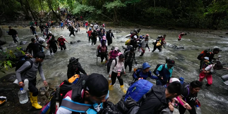 घना जंगल पार गरेर अमेरिका जानेको संख्या ४ लाख नाघ्यो