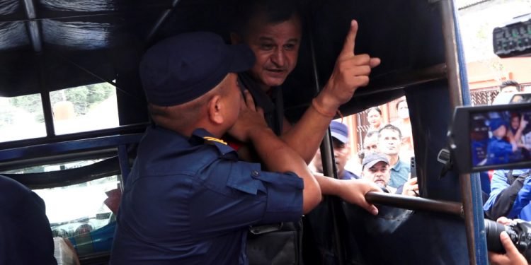 कांग्रेस सहमहामन्त्री यादवमाथि खुकुरी प्रहार गर्ने पुर्पक्षका लागि थुनामा