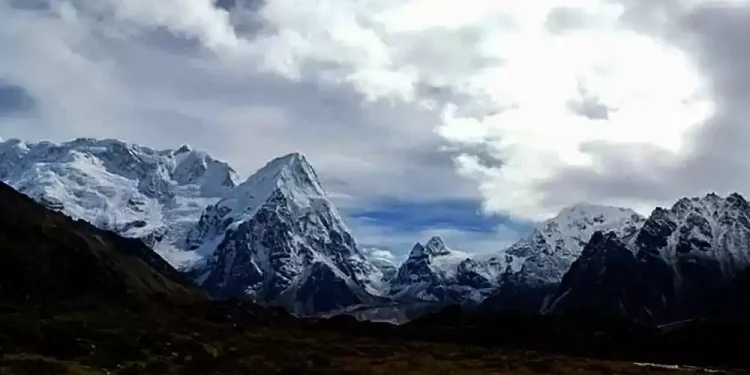 बाह्य र आन्तरिक पर्यटकको रोजाइमा कञ्चनजङ्घाको काख