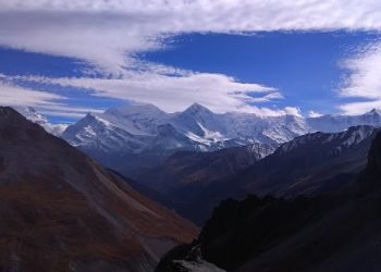 मनाङमा हिमपात
