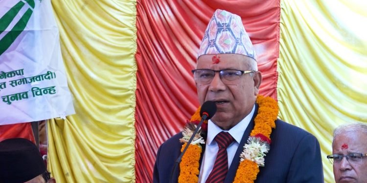 पूर्वराजा शाहलाई माधव नेपालको चुनौतीः पार्टी खोलेर चुनाव लड्नुस्