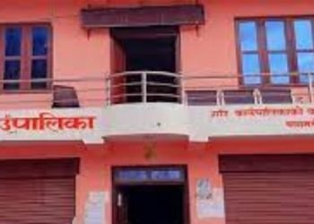 चेपाङ विद्यार्थीलाई विद्यालय पोसाक वितरण