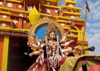 दुर्गा भवानीको प्रतिमा नदीमा सेलाइँदै