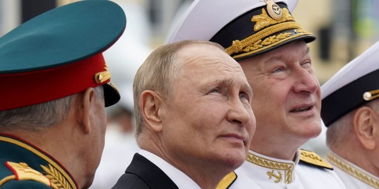 अदालतले पक्राउ पुर्जी जारे गरेपछि पुटिन पहिलो पटक किर्गिजस्तानको भ्रमणमा