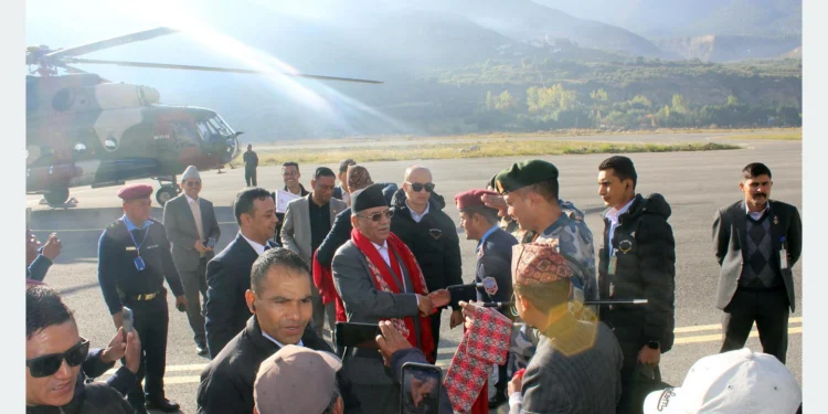 प्रधानमन्त्री प्रचण्ड मुस्ताङमा, कोरला नाका र कागबेनी अनुगमन गर्दै