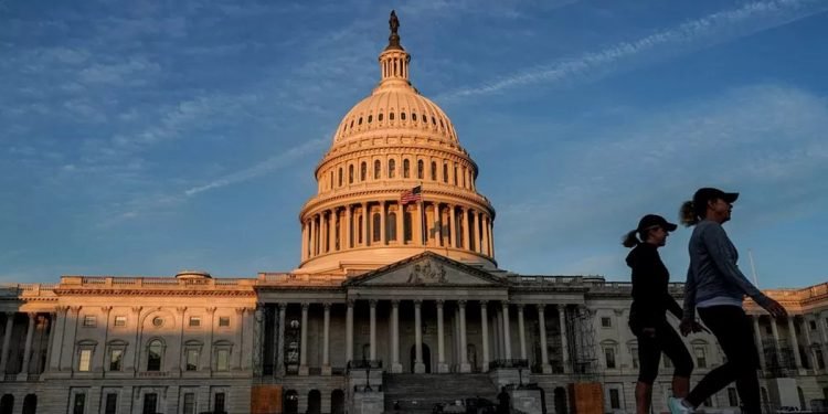 अमेरिकी अर्थतन्त्र ‘सट डाउन’ को खतरा टरयो