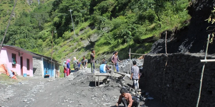ढिलासुस्तीले थलिए सडक योजना, नागरिक सास्तीमा