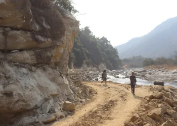 सुगमतर्फको यात्रामा डाँडापारिका गाउँ